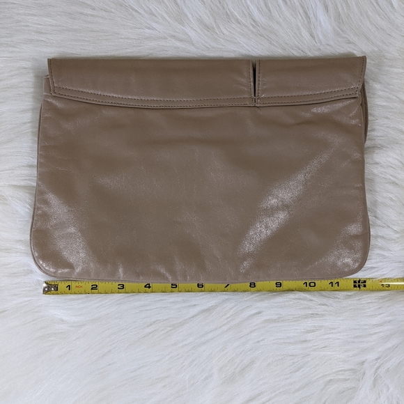 Vtg 80's Evan Picone Beige Leather Clutch - Picture 2 of 10